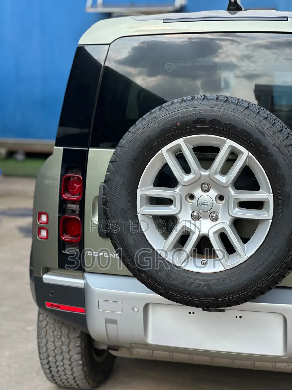 Land Rover Defender 2020 Gold