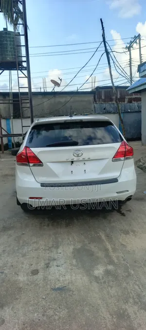 Toyota Venza LE 2011 White