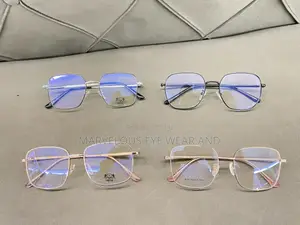 Stylish Blue-Light Blocking Eyeglasses – Lightweight & Fashionable