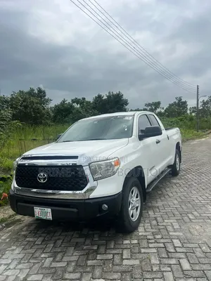 Toyota Tundra 1794 4dr CrewMax SB (5.7L 8cyl 6A) 2014 White
