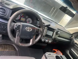 Toyota Tundra 1794 4dr CrewMax SB (5.7L 8cyl 6A) 2014 White