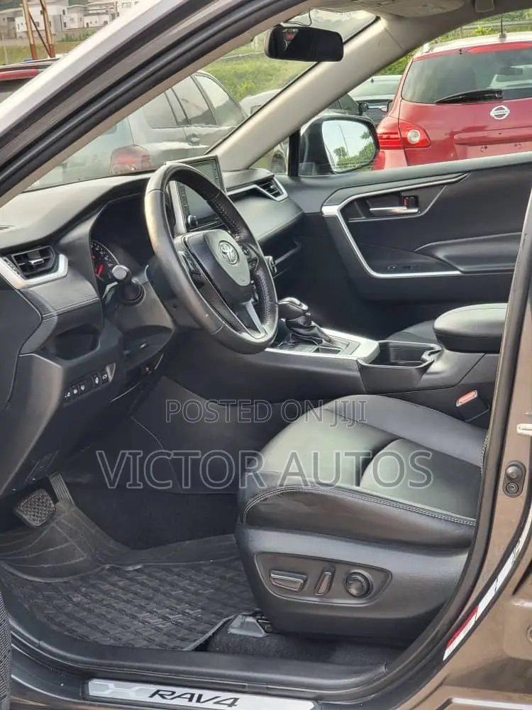 Toyota RAV4 2021 Gray