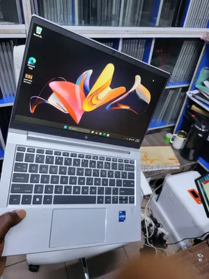 Laptop HP EliteBook 630 G10 32GB Intel Core i7 SSD 512GB