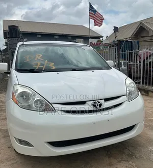 Toyota Sienna XLE FWD 2006 White