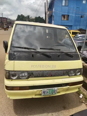 Mitsubishi L300 2005 Yellow