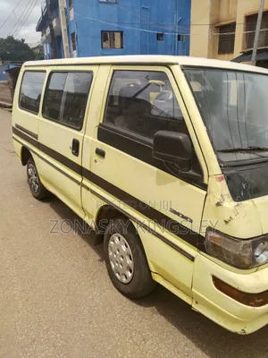 Mitsubishi L300 2005 Yellow