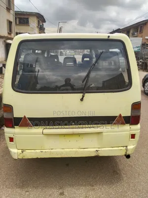 Mitsubishi L300 2005 Yellow