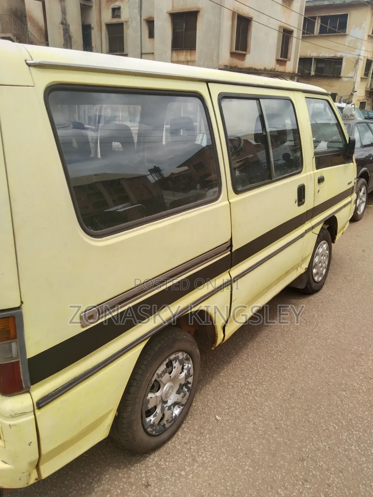 Mitsubishi L300 2005 Yellow