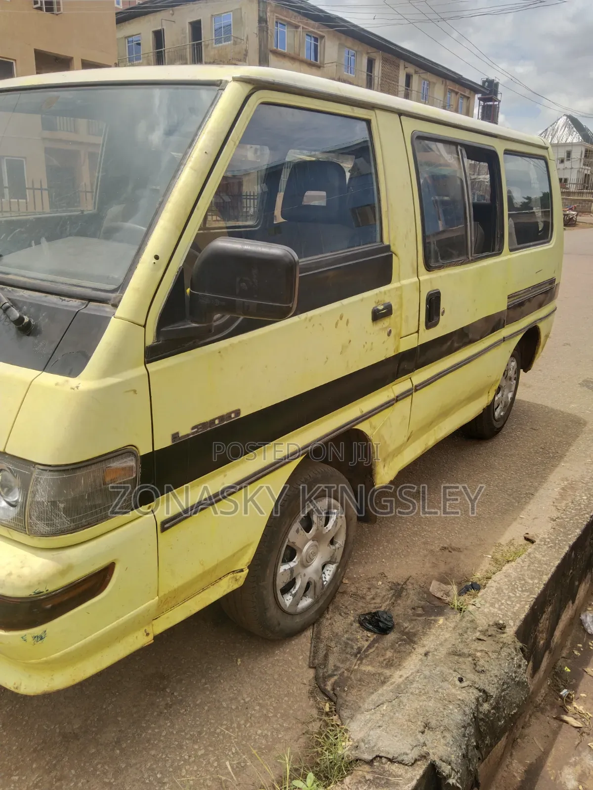 Mitsubishi L300 2005 Yellow