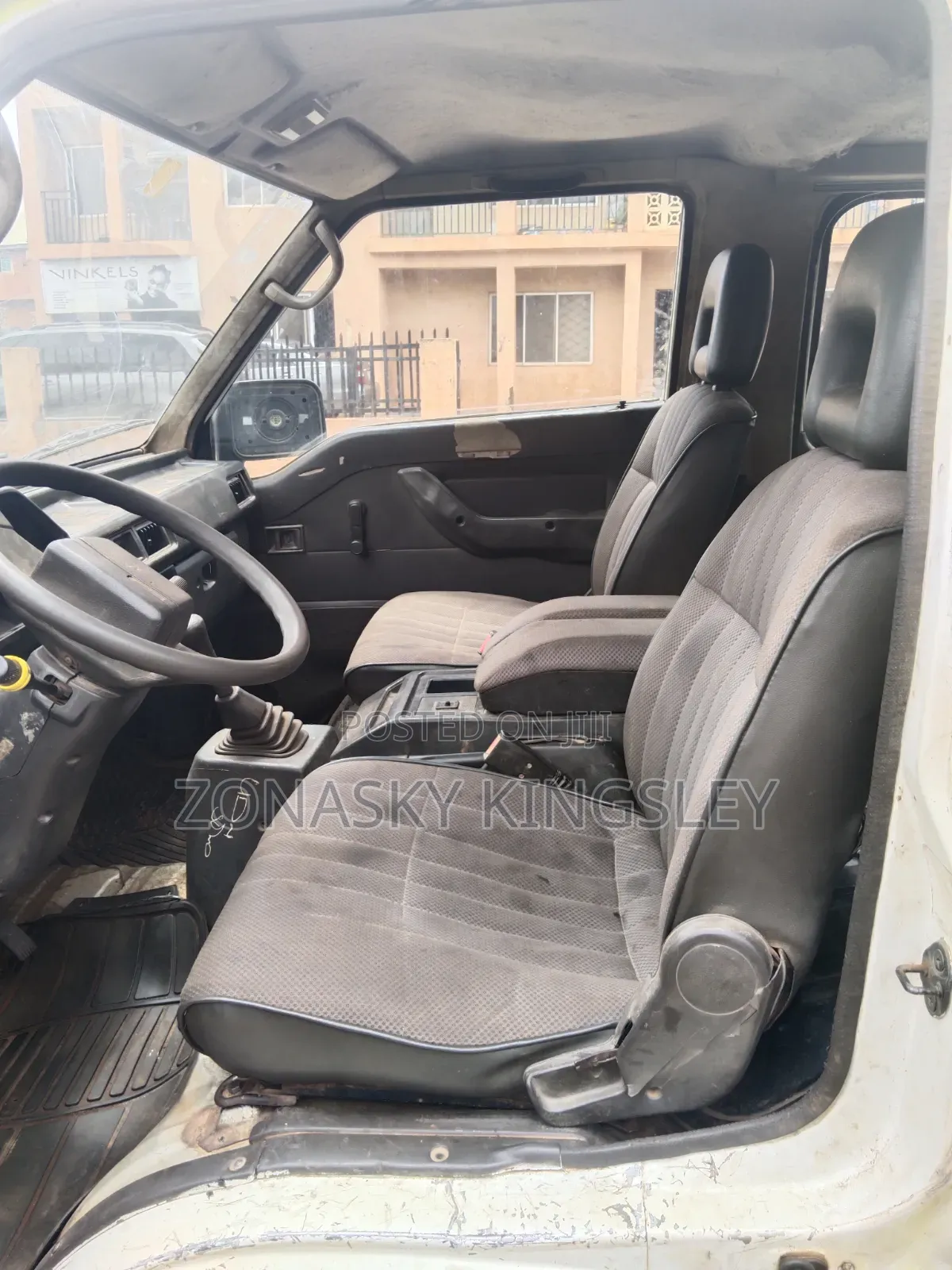 Mitsubishi L300 2005 Yellow