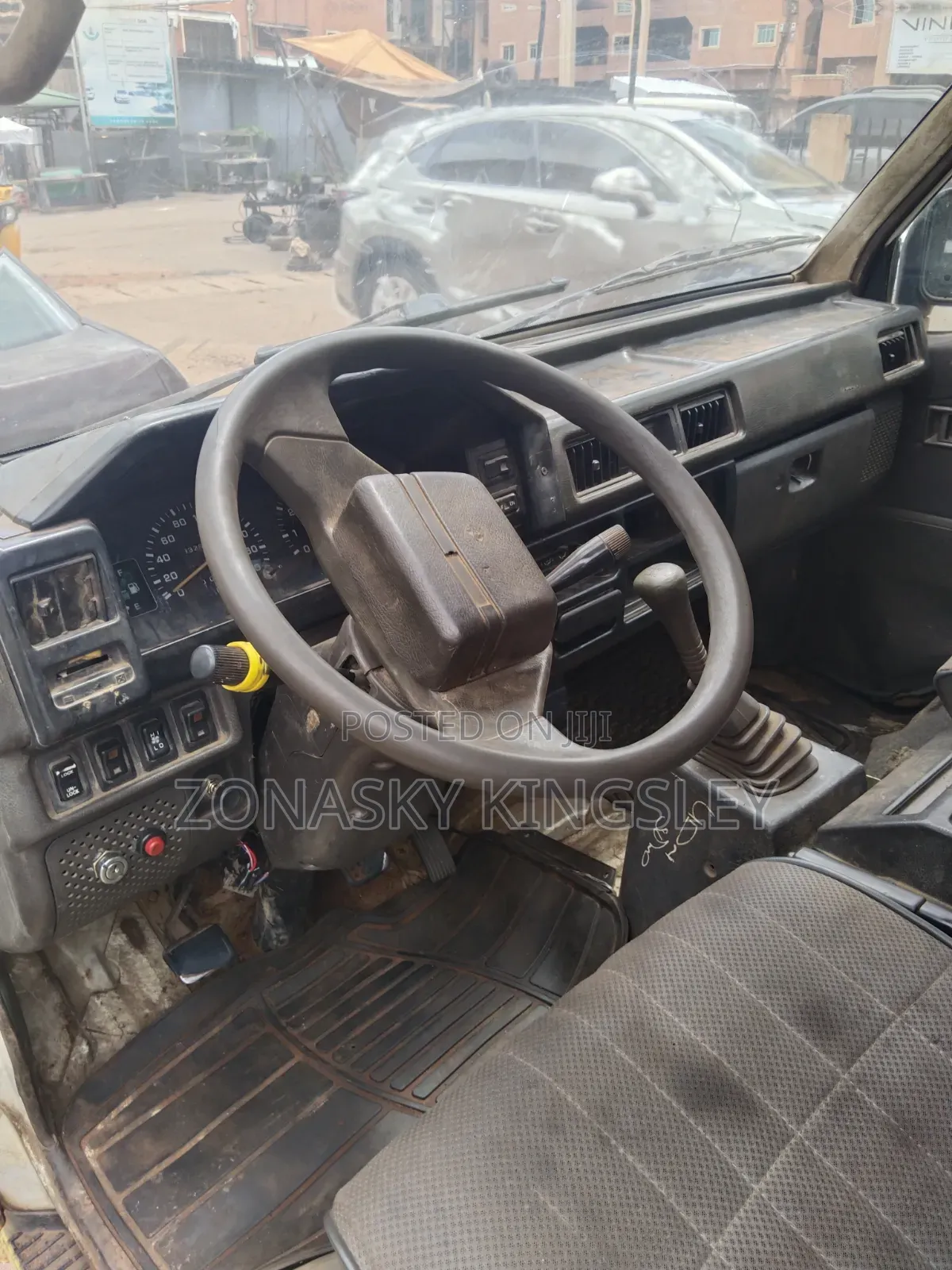 Mitsubishi L300 2005 Yellow