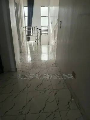4bdrm Duplex in In An Estate, Chevron for rent