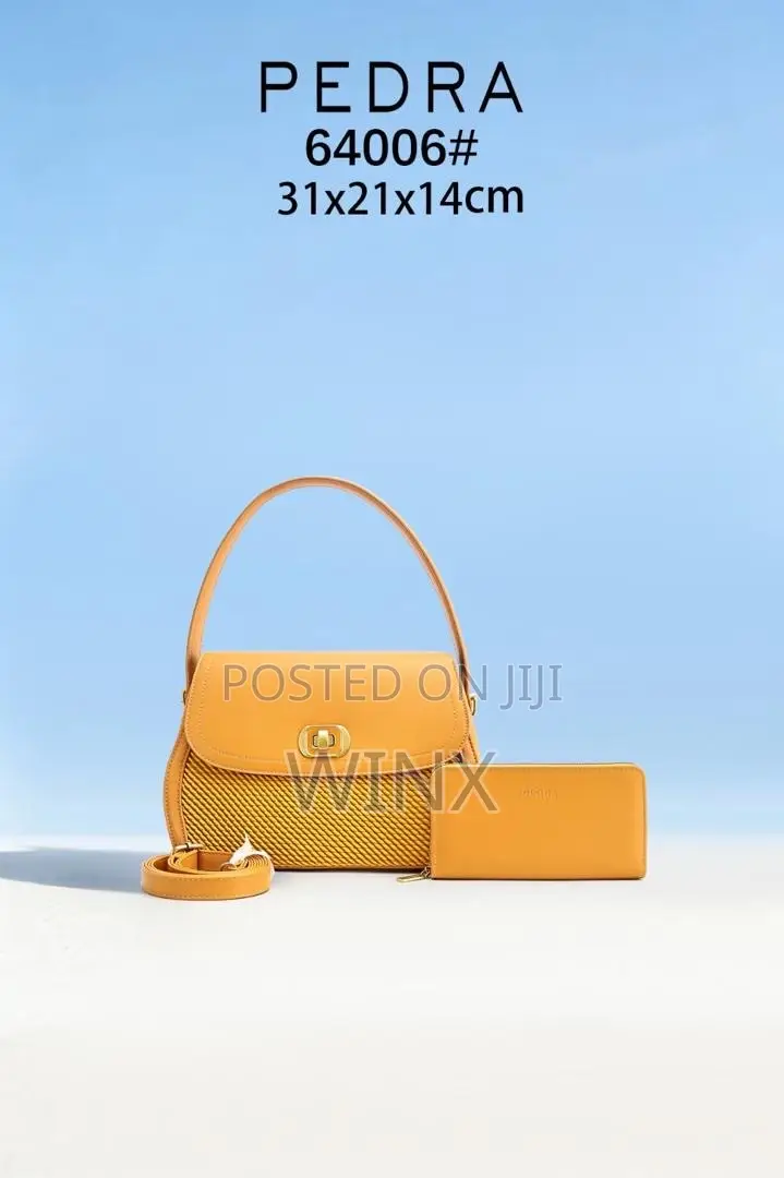 Pedra Hand Bag