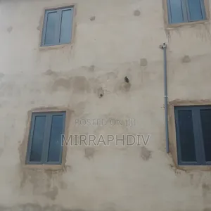 8bdrm Apartment in Enugu for sale