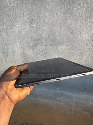 Apple iPad Pro (2022) 128 GB Black