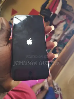 Apple iPhone XR 64 GB Red