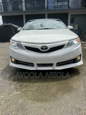 Toyota Camry SE 4dr Sedan (2.5L 4cyl 6A) 2013 White