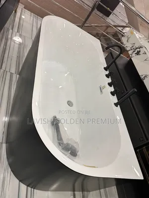 Modern Black-and-White Acrylic Freestanding Bathtub