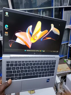 Laptop HP EliteBook 630 G10 32GB Intel Core i7 SSD 512GB