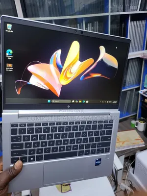 Laptop HP EliteBook 630 G10 32GB Intel Core i7 SSD 512GB