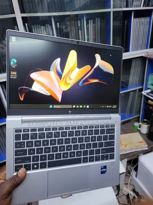 Laptop HP EliteBook 630 G10 32GB Intel Core i7 SSD 512GB
