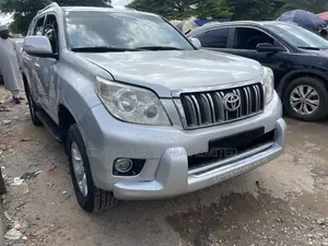 Toyota Land Cruiser Prado 2010 Silver