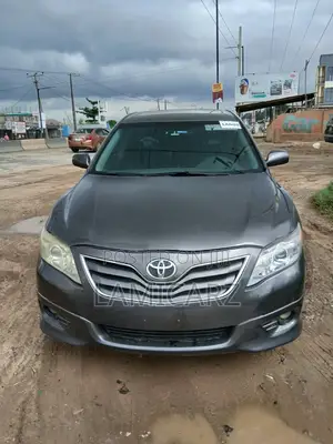 Toyota Camry SE 4dr Sedan (2.5L 4cyl 6AM) 2010 Gray