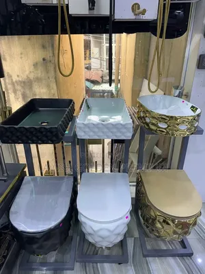 Luxury Gold-Finished Diamond-Patterned Water Closet
