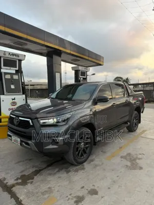 Toyota Hilux 2024 Black