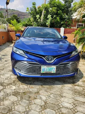 Toyota Camry LE FWD (2.5L 4cyl 8AM) 2018 Blue