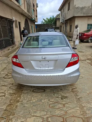Honda Civic 1.8 5 Door Automatic 2012 Silver