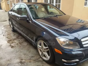 Mercedes-Benz C300 2013 Blue