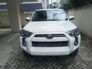 Toyota 4-Runner SR5 Premium 4WD 2023 White