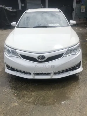 Toyota Camry SE 4dr Sedan (2.5L 4cyl 6A) 2013 White
