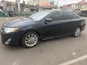 Toyota Camry XLE 4dr Sedan (2.5L 4cyl 6A) 2014 Black