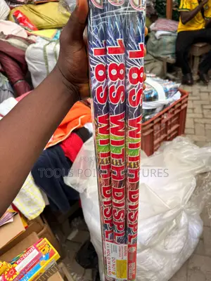 18-Shot Roman Candle Fireworks With Display