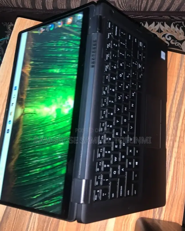 Laptop Dell Latitude 5300 2-in-1 8GB Intel Core i7 SSD 256GB
