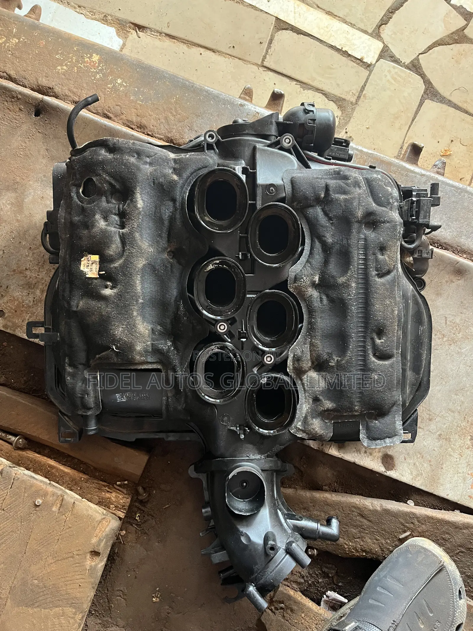 M276 Engine. Manifold