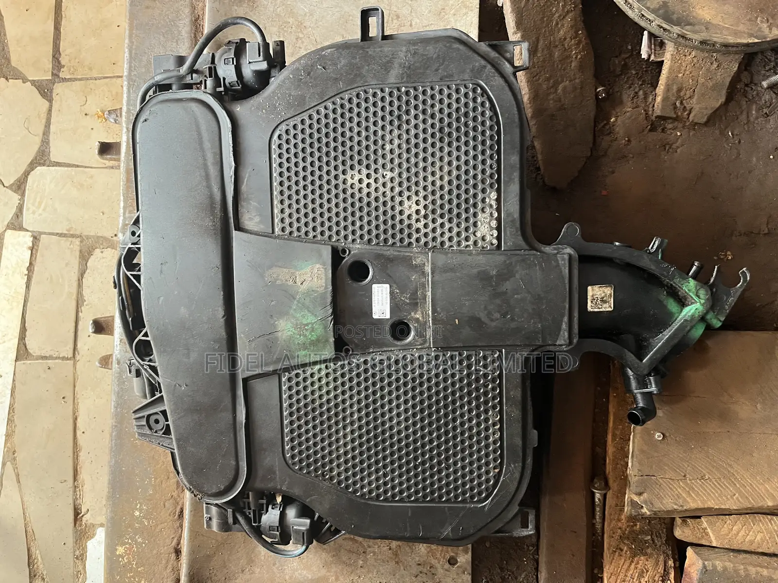 M276 Engine. Manifold