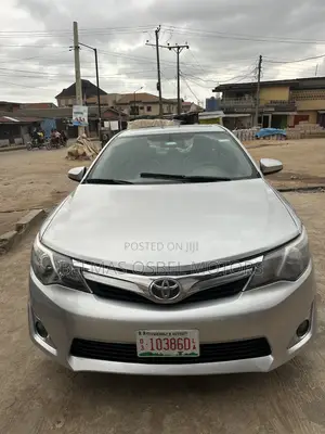 Toyota Camry XLE 4dr Sedan w/Prod. End 11/13 (3.5L 6cyl 6A) 2014 Silver