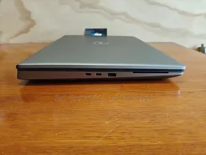 Laptop Dell Precision 7750 32GB Intel Core i7 SSD 512GB