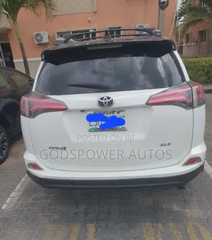 Toyota RAV4 XLE 4dr SUV (2.5L 4cyl 6A) 2015 White