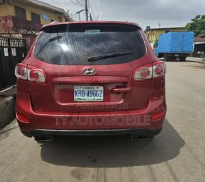 Hyundai Santa Fe 2012 Red