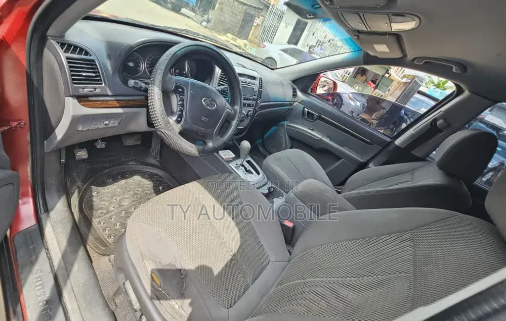 Hyundai Santa Fe 2012 Red