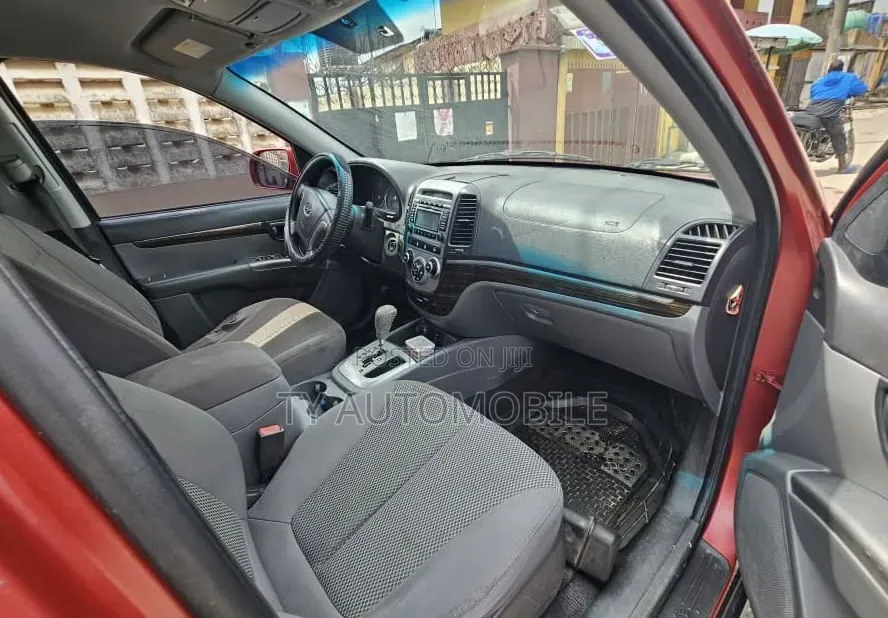 Hyundai Santa Fe 2012 Red