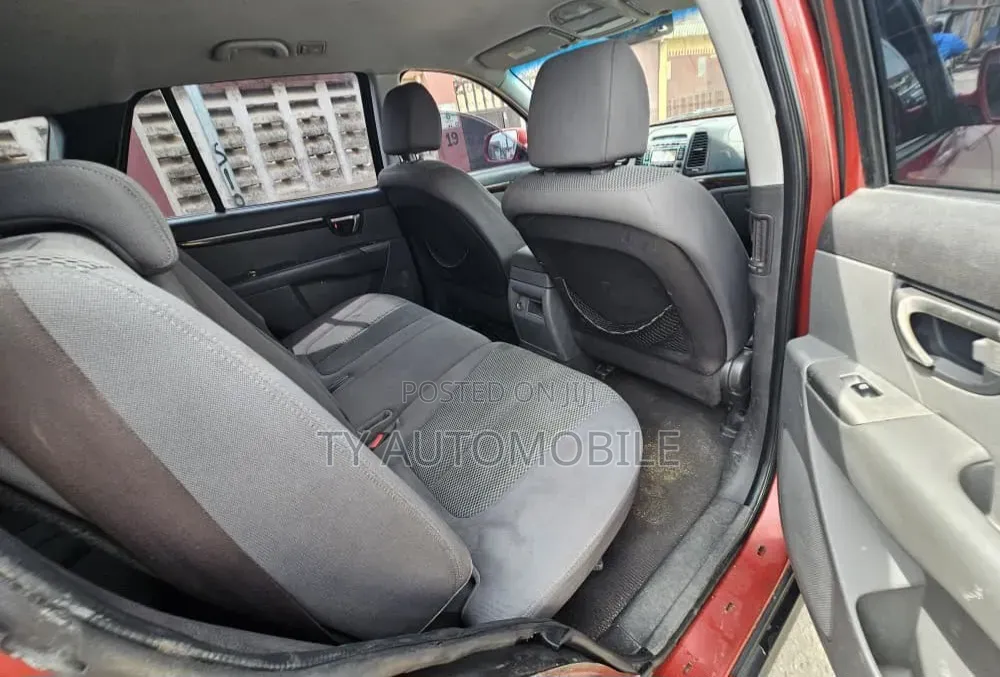 Hyundai Santa Fe 2012 Red