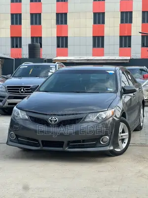 Toyota Camry SE 4dr Sedan (2.5L 4cyl 6A) 2013 Gray