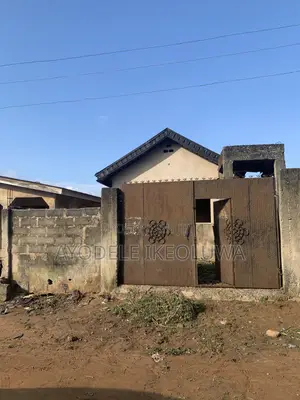 3bdrm Block of Flats in Agric Road, Egan for sale