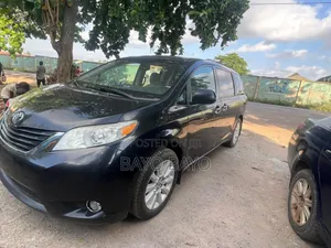 Toyota Sienna LE 8 Passenger 2012 Black