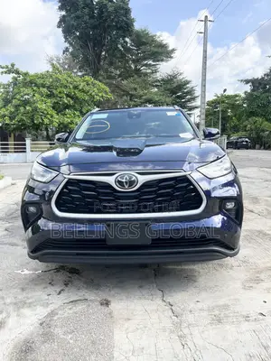 Toyota Highlander XLE 2021 Blue